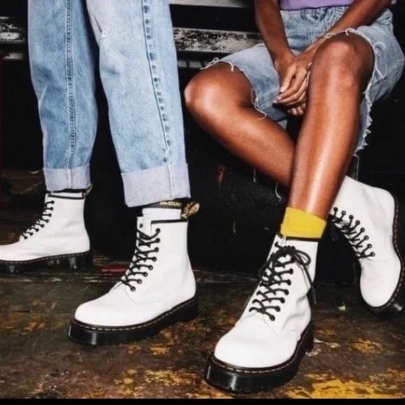 Dr Martens 'Vavala Combat Boots' in white patent leather - Picture 8 of 12